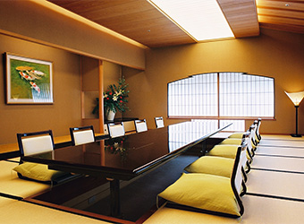 中宴会場「八雲」