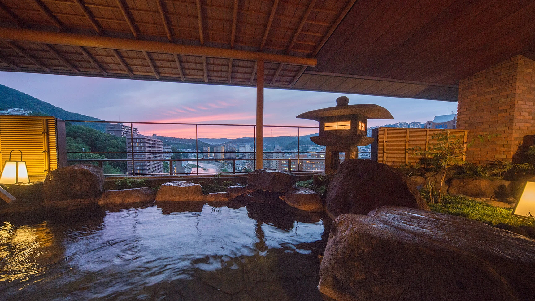 ホテルの露天風呂殿方