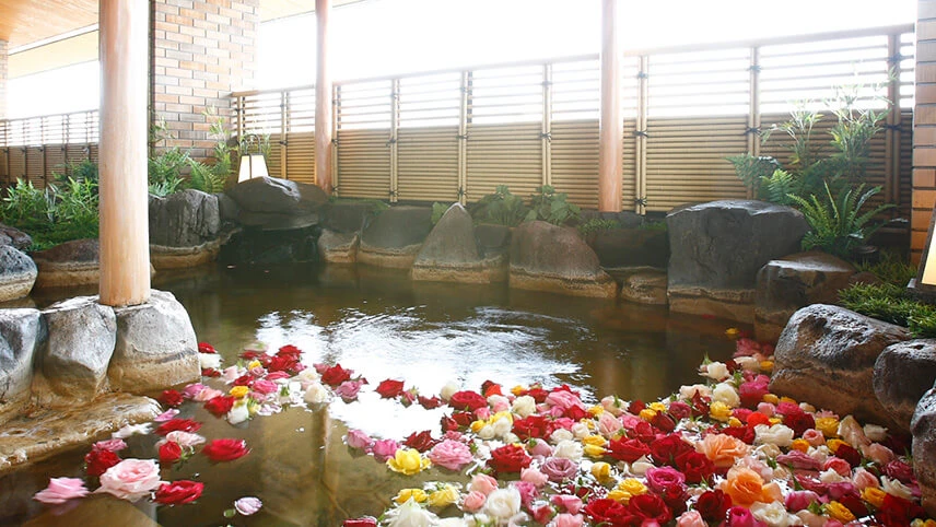 ホテル若水の婦人バラ風呂